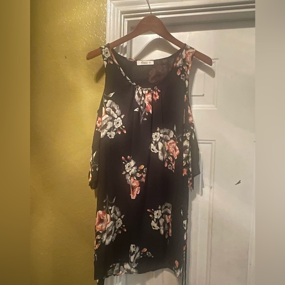 Mystery box 4 items size small sun dress and tshirt - Picture 2 of 3